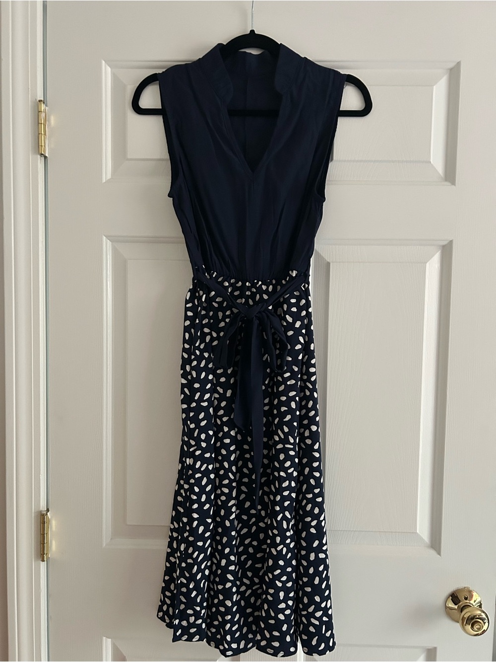SHEIN Navy Sleeveless V-Neck Midi Dress with White Leaf Print and Waist Tie